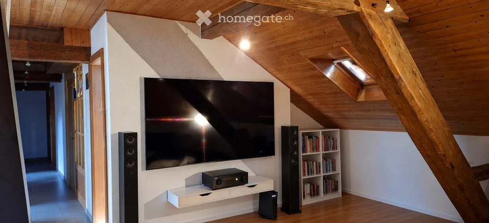 Geräumige 4-Zimmer-Wohnung unter dem Dach mit ca. 130 m² und 3 Schlafzimmern