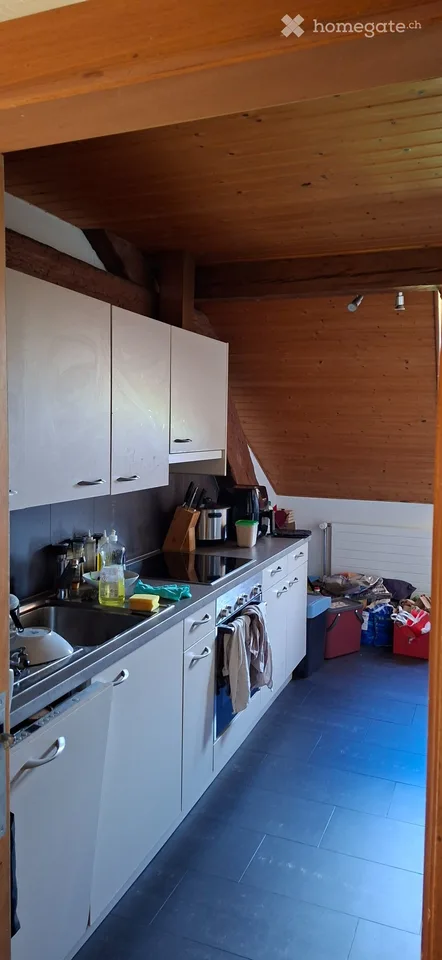 Geräumige 4-Zimmer-Wohnung unter dem Dach mit ca. 130 m² und 3 Schlafzimmern
