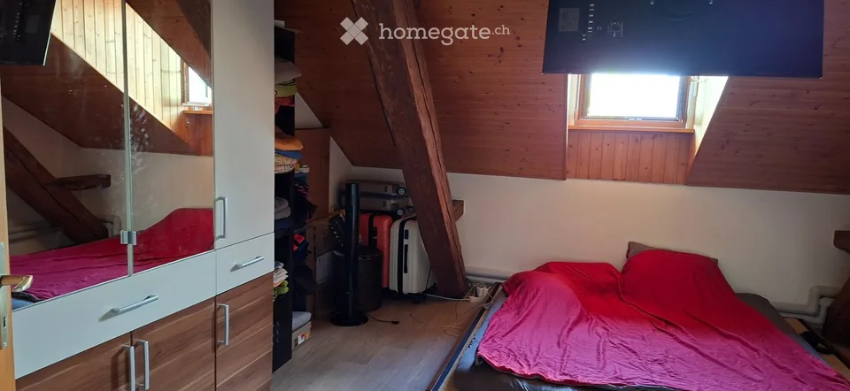 Geräumige 4-Zimmer-Wohnung unter dem Dach mit ca. 130 m² und 3 Schlafzimmern