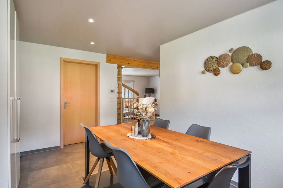 Komfortables Einfamilienhaus, Minergie-zertifiziert, 5.5 Zimmer in St-Ursanne – Foto 4 von 13