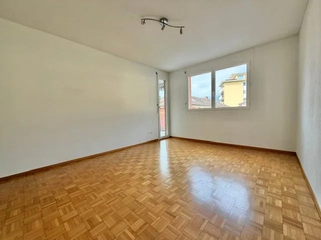 Zu vermieten in Minusio - 2.5-Zimmer-Wohnung im zweiten Stock