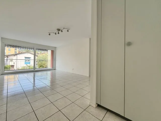 Zu vermieten in Minusio - 2.5-Zimmer-Wohnung im zweiten Stock