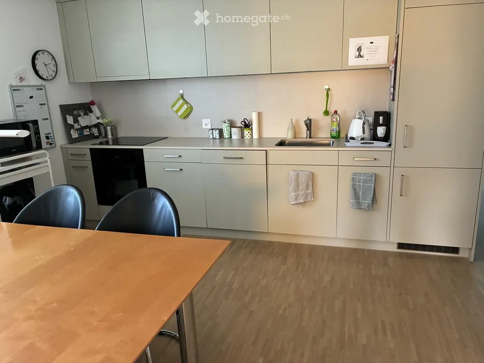 Appartement de 4½ pièces complètement rénové en 2025 à Bolligen