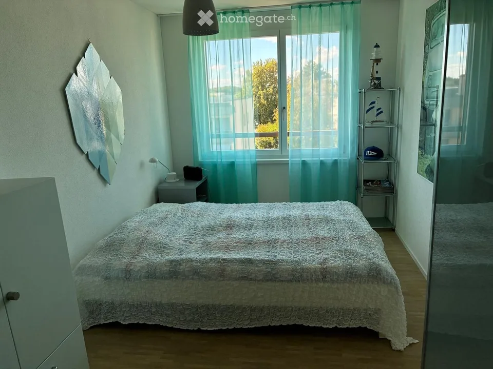Appartement de 4½ pièces complètement rénové en 2025 à Bolligen