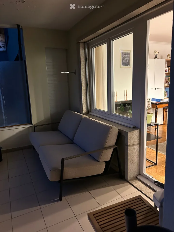 Geräumige 6-Zimmer-Wohnung mit Balkon in Pully 3330.- inklusive Nebenkosten