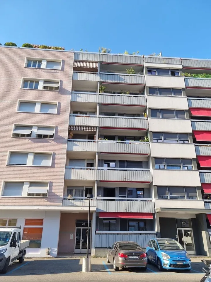 5-room apartment with balcony, located on the 1st floor.