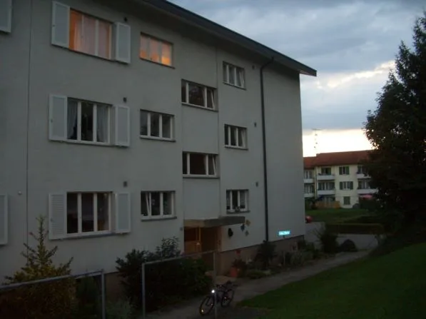 TOP OPPORTUNITY AVAILABLE IMMEDIATELY: Large, bright apartment near the airport
