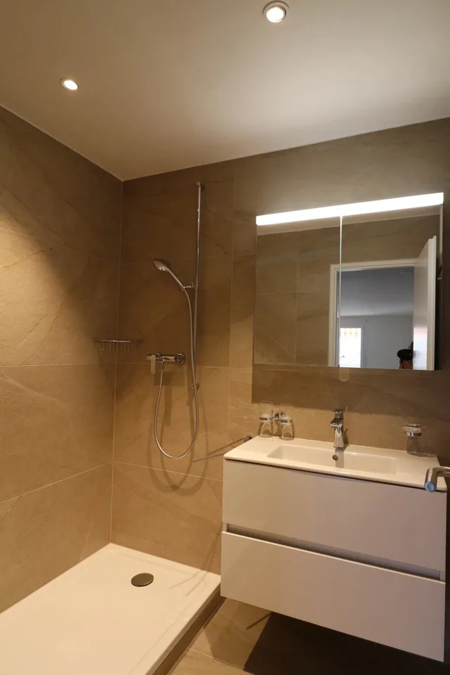 Schönes renoviertes 3-Zimmer-Apartment im 4. Stock