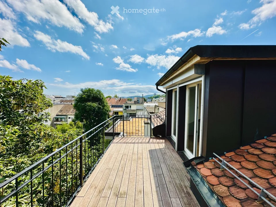 Charmante Loft-Dachwohnung im Gundeli mit Balkon