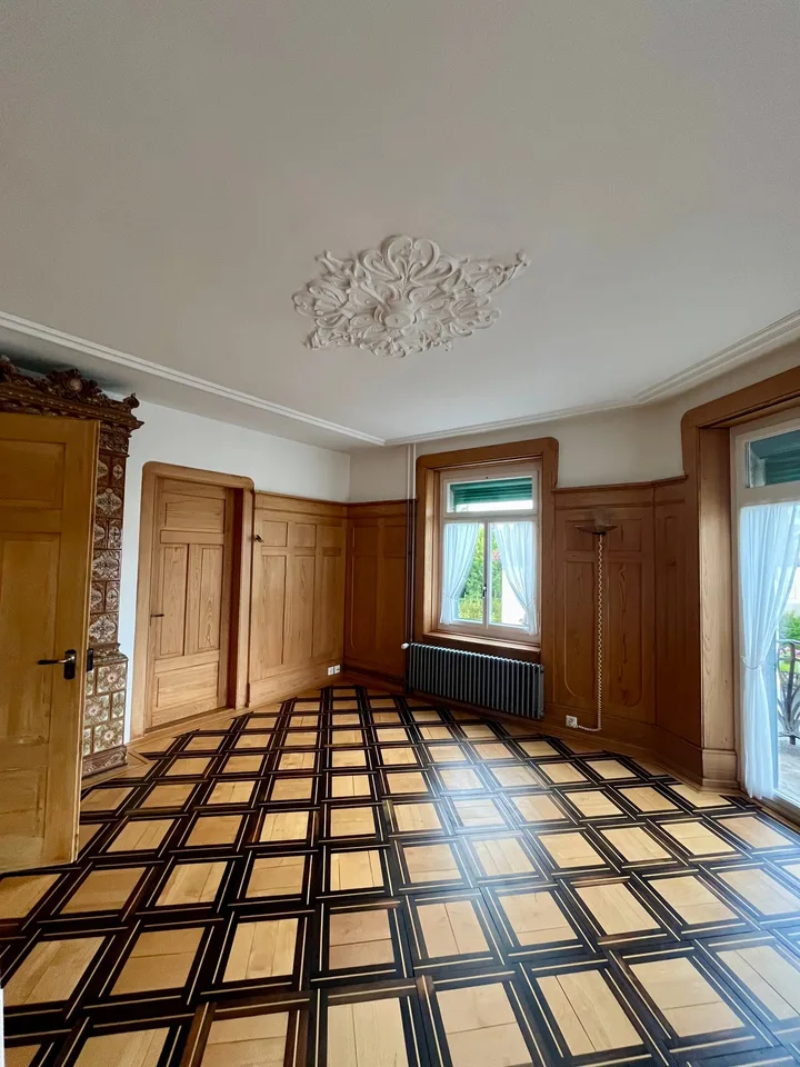 8.5-Zimmer-Maisonettewohnung mit Altbaucharme, grosser Terrasse und Garten in Hausen am Albis
