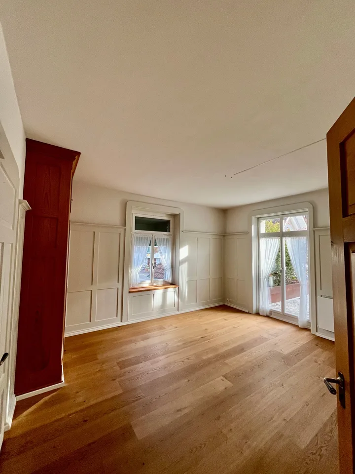 8.5-Zimmer-Maisonettewohnung mit Altbaucharme, grosser Terrasse und Garten in Hausen am Albis