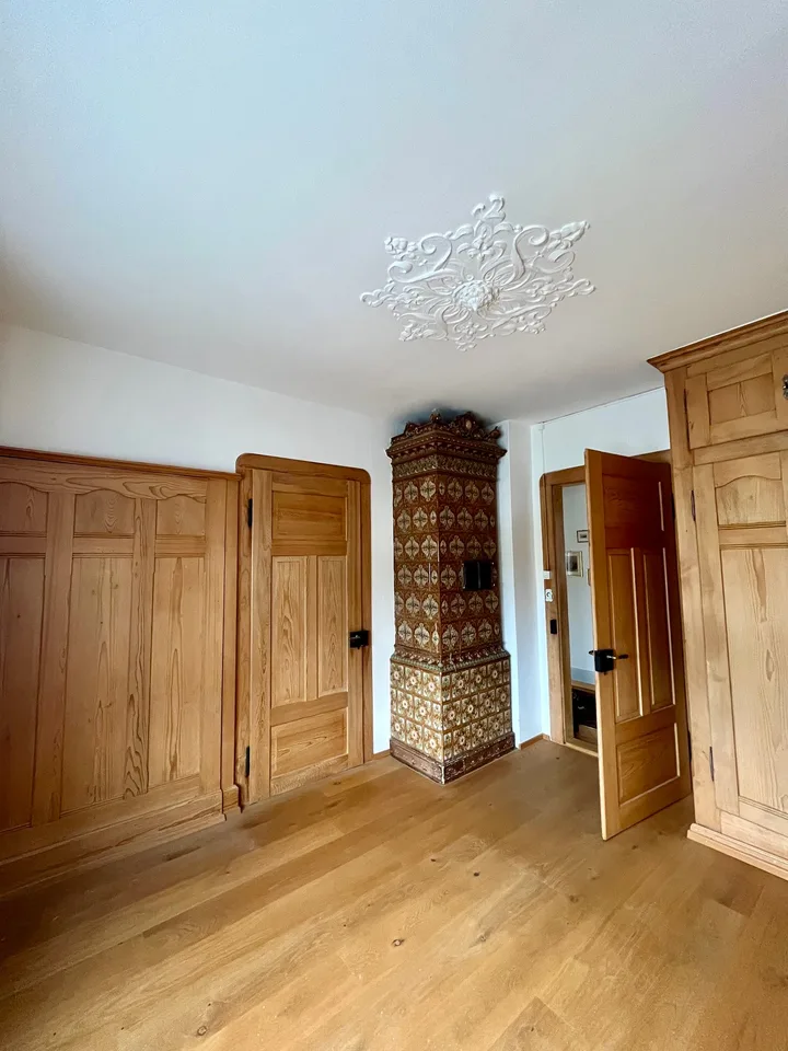 8.5-Zimmer-Maisonettewohnung mit Altbaucharme, grosser Terrasse und Garten in Hausen am Albis