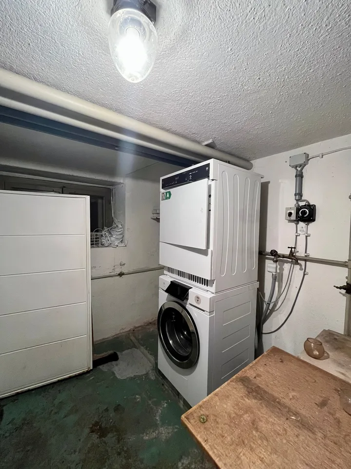 8.5-Zimmer-Maisonettewohnung mit Altbaucharme, grosser Terrasse und Garten in Hausen am Albis
