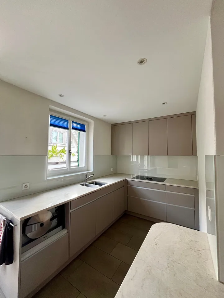 8.5-Zimmer-Maisonettewohnung mit Altbaucharme, grosser Terrasse und Garten in Hausen am Albis