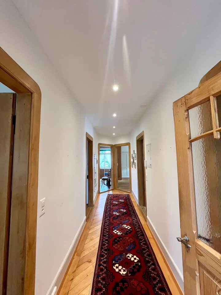 8.5-Zimmer-Maisonettewohnung mit Altbaucharme, grosser Terrasse und Garten in Hausen am Albis