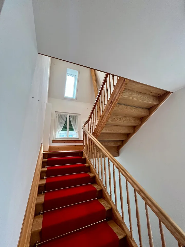 8.5-Zimmer-Maisonettewohnung mit Altbaucharme, grosser Terrasse und Garten in Hausen am Albis
