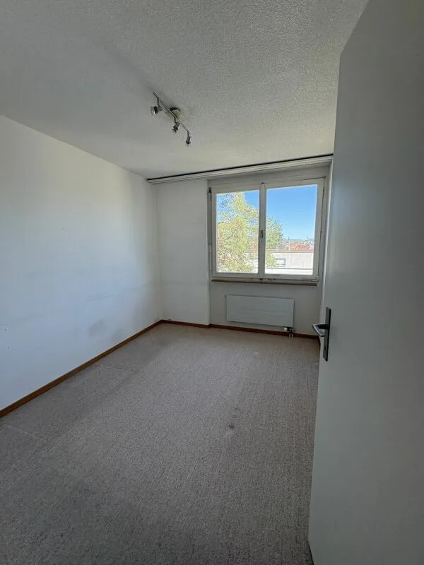 Grosszügige 4 1/2-Zimmerwohnung zu verkaufen! – Foto 9 von 13
