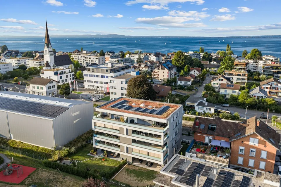 Neuwertige 4.5-Zimmer-Gartenwohnung im Steuerparadies Horn