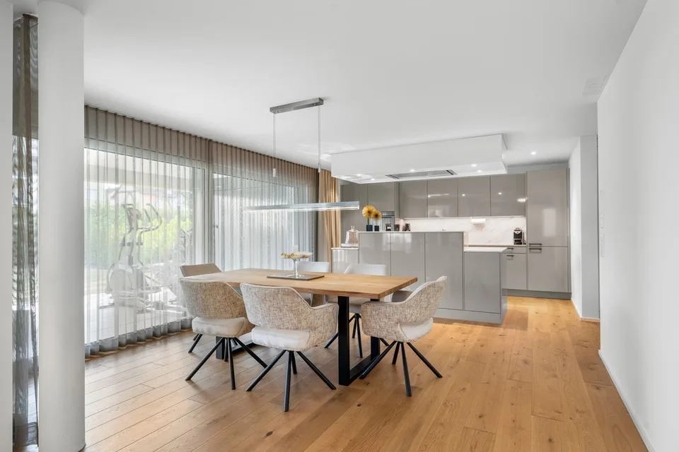 Neuwertige 4.5-Zimmer-Gartenwohnung im Steuerparadies Horn