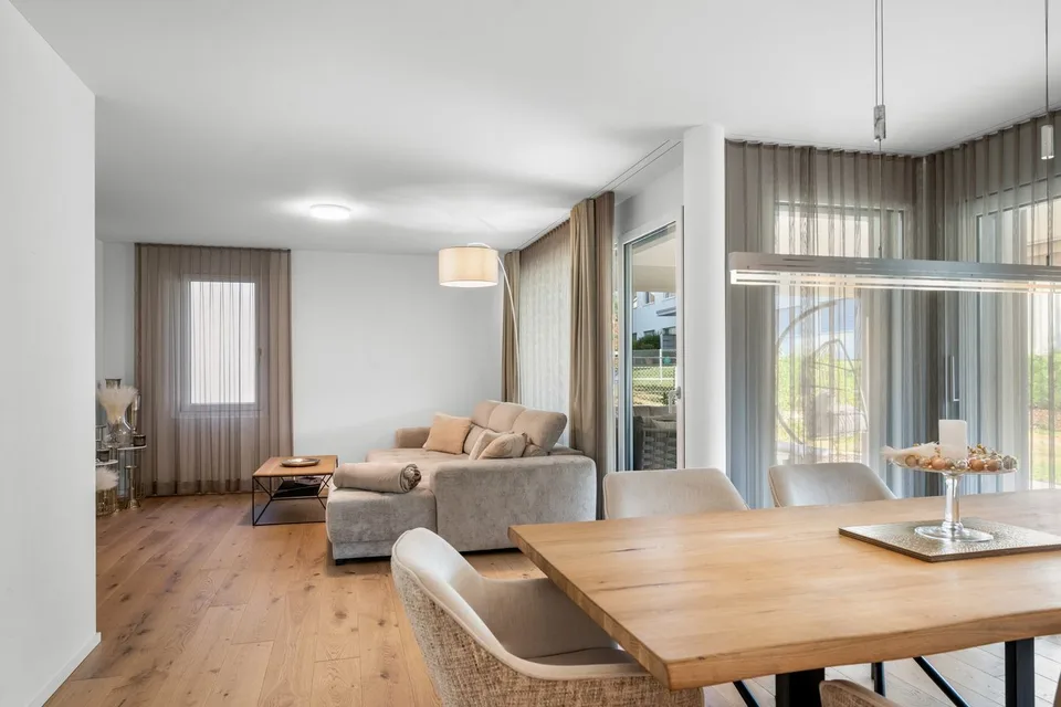 Neuwertige 4.5-Zimmer-Gartenwohnung im Steuerparadies Horn