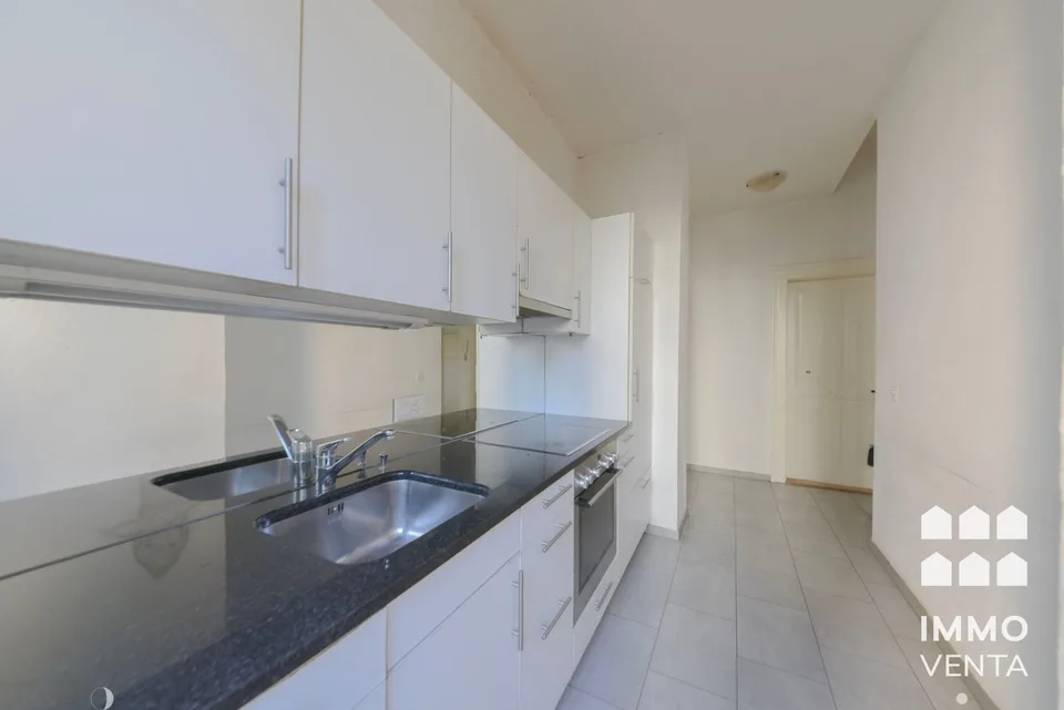Helle 3-Zimmer-Altbauwohnung im Erdgeschoss – Biel/Bienne