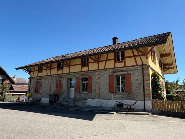 Recherchez-vous quelque chose de spécial ? Ancienne fromagerie à louer avec beaucoup d'espace et environnement généreux