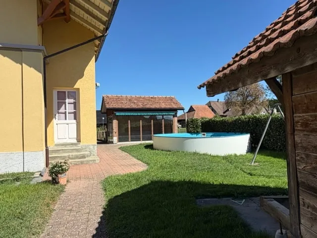 Recherchez-vous quelque chose de spécial ? Ancienne fromagerie à louer avec beaucoup d'espace et environnement généreux