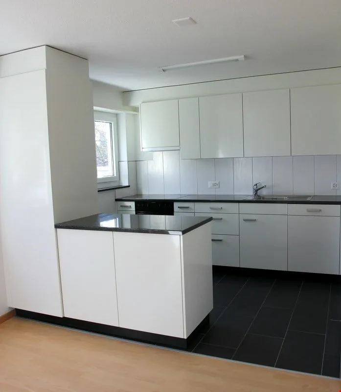 Gemütliche 2.5-Zimmer-Wohnung mit Balkon in Wittenbach – Foto 3 von 9