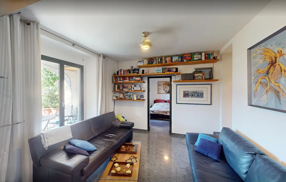 Besonderes Raumkonzept im Tessiner Haus mit Garten und Seesicht – Foto 6 von 12