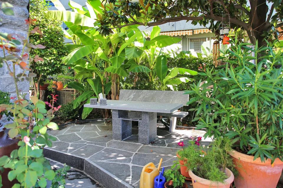 Besonderes Raumkonzept im Tessiner Haus mit Garten und Seesicht – Foto 12 von 12