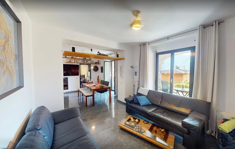 Besonderes Raumkonzept im Tessiner Haus mit Garten und Seesicht – Foto 5 von 12