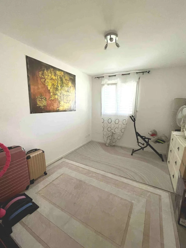 Geräumige Wohnung im obersten Stock – Foto 9 von 15