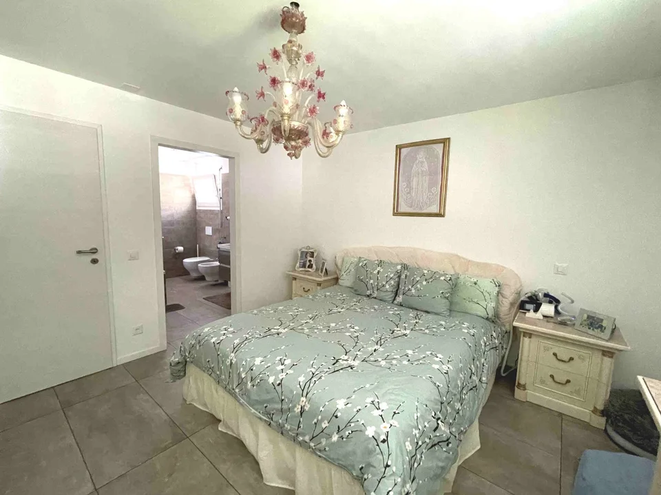 Geräumige Wohnung im obersten Stock – Foto 11 von 15