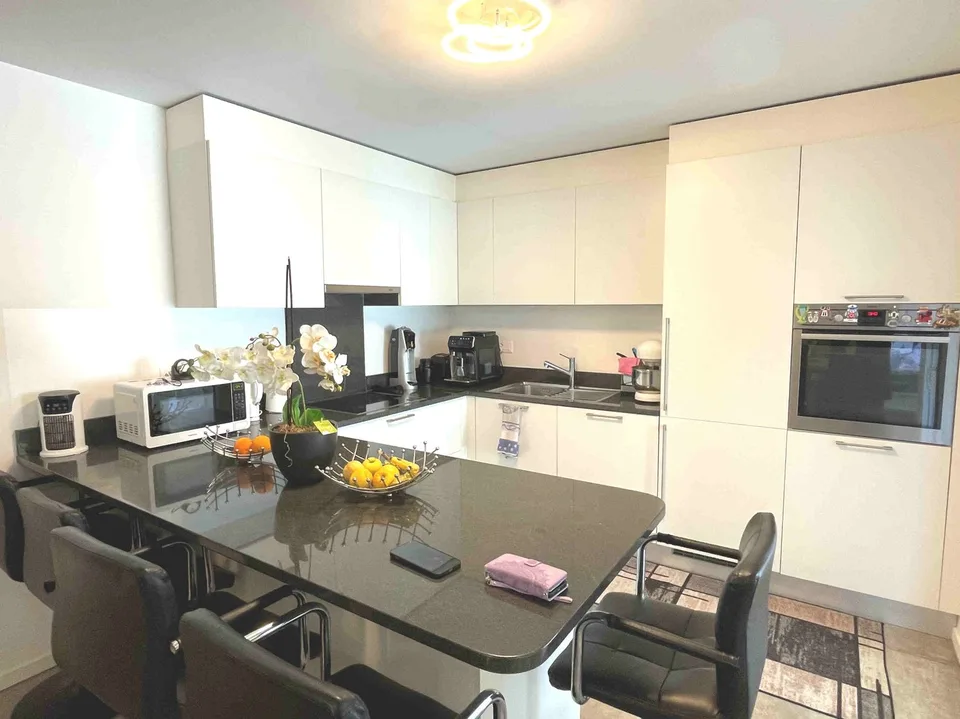 Geräumige Wohnung im obersten Stock – Foto 7 von 15