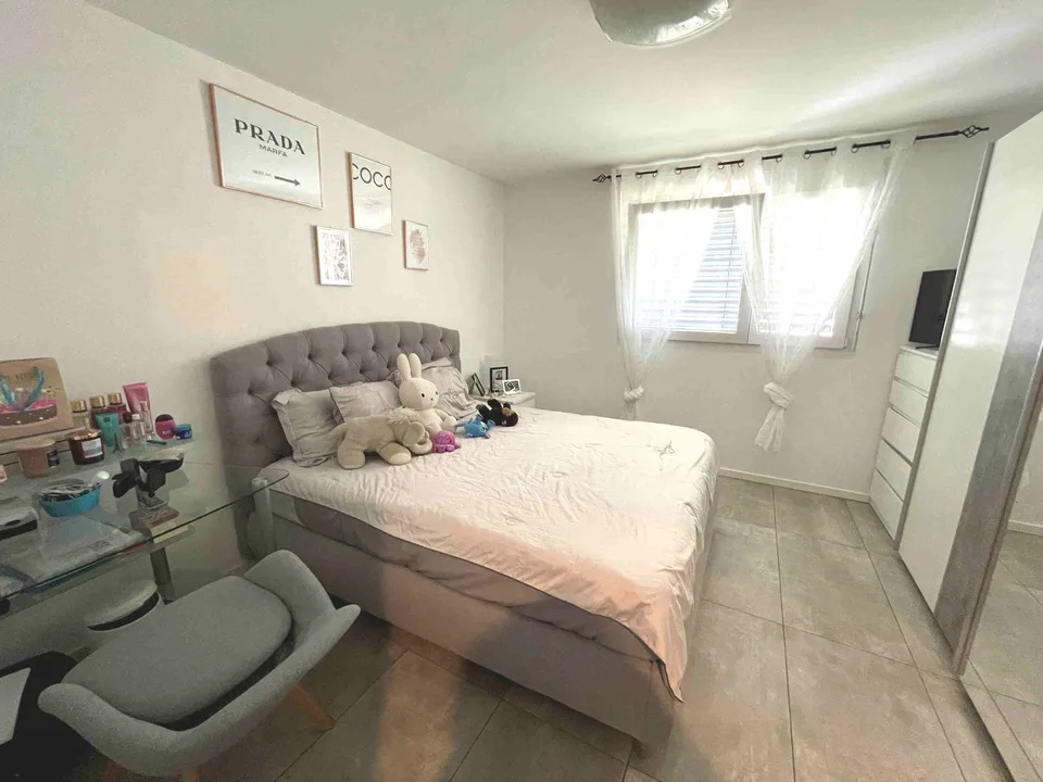 Geräumige Wohnung im obersten Stock – Foto 10 von 15