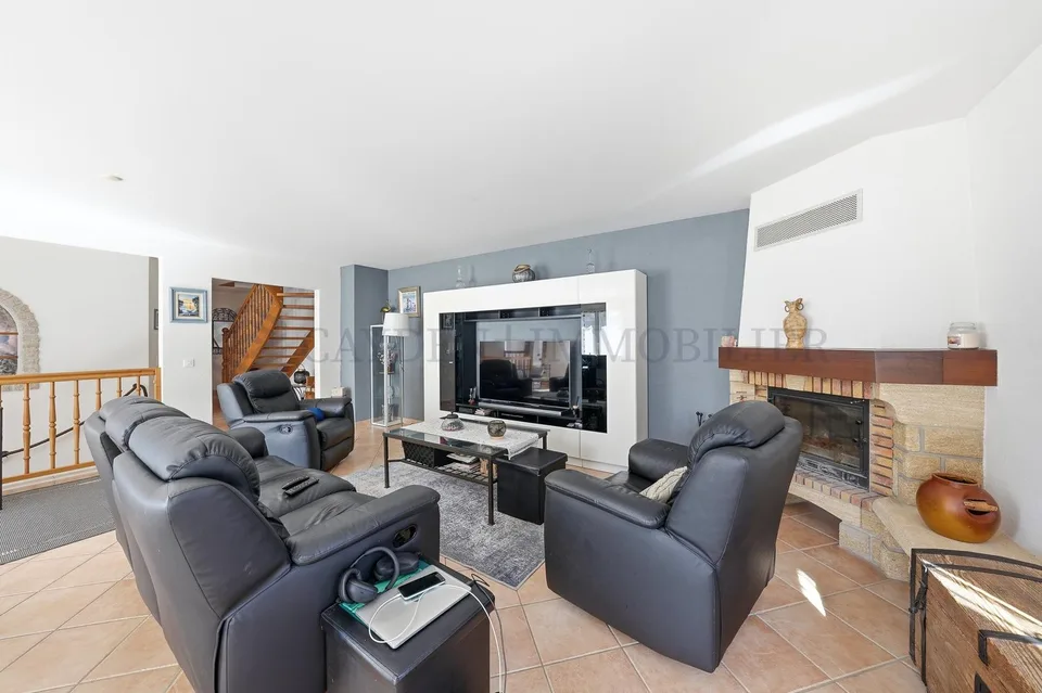 Maison villageoise de 6.5 pièces au coeur de Begnins ? Jardin, terrasse et deux garages – photo 3 sur 13