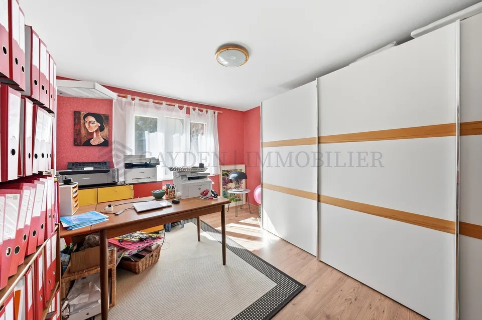 Maison villageoise de 6.5 pièces au coeur de Begnins ? Jardin, terrasse et deux garages – photo 9 sur 13