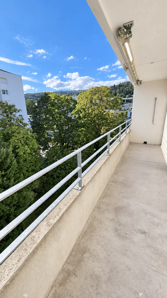Appartement lumineux 2.5 pièces avec balcon au 5e étage – Biel/Bienne, disponible immédiatement
