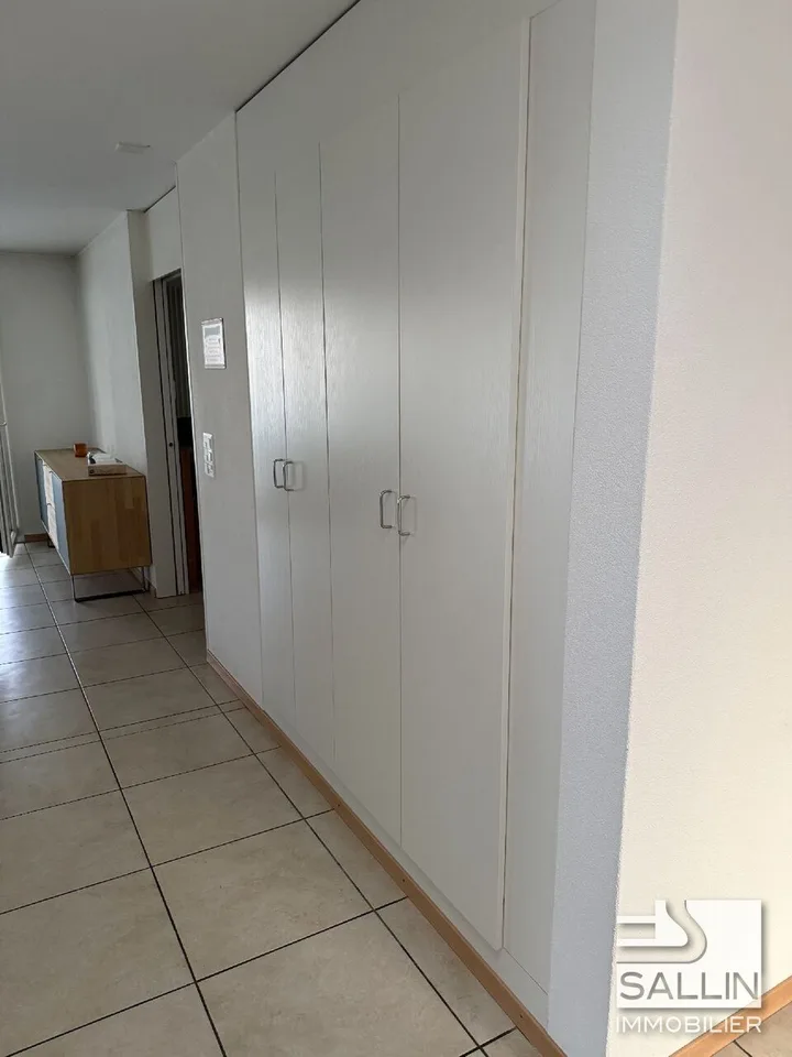 LUMINEUX 4½ PIECES AU 4EME ETAGE AVEC GRAND BALCON ENSOLEILLE