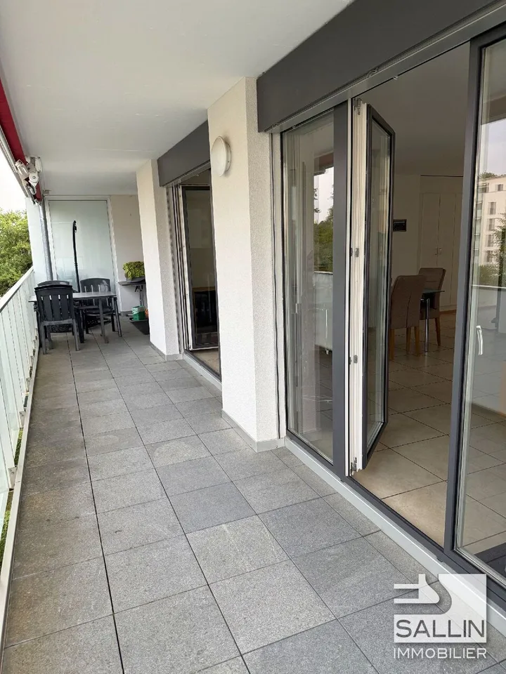 LUMINEUX 4½ PIECES AU 4EME ETAGE AVEC GRAND BALCON ENSOLEILLE