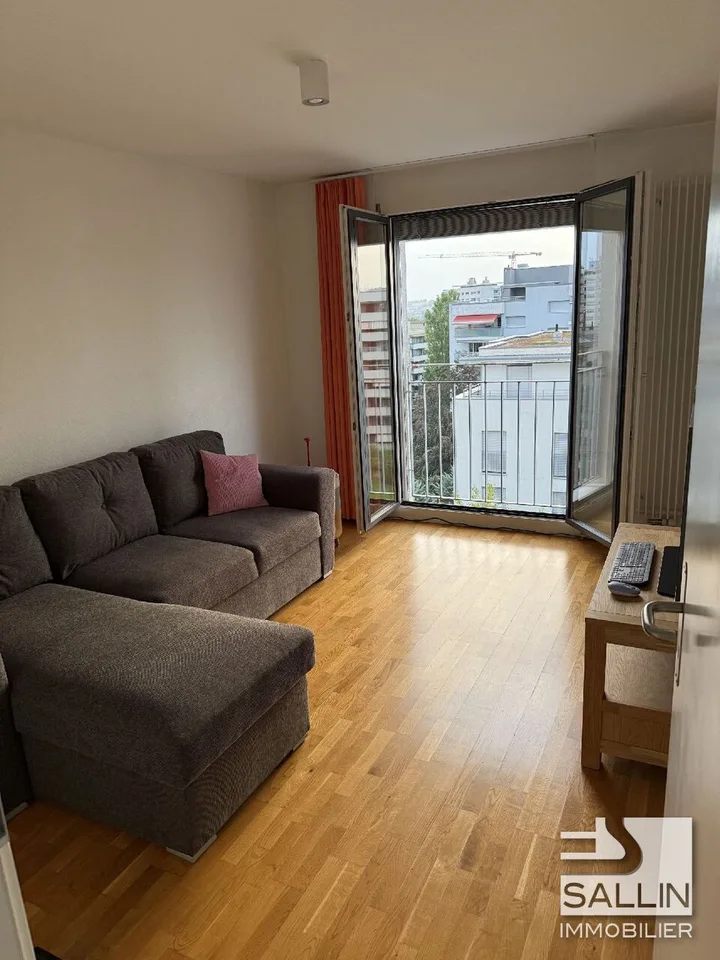 LUMINEUX 4½ PIECES AU 4EME ETAGE AVEC GRAND BALCON ENSOLEILLE