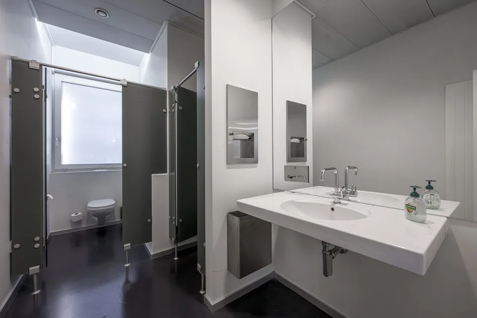 Espace de bureau et d'exposition représentatif avec des avantages inégalés – photo 8 sur 11