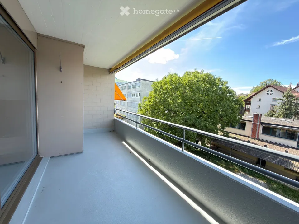 Appartement rénové de 3,5 pièces avec balcon