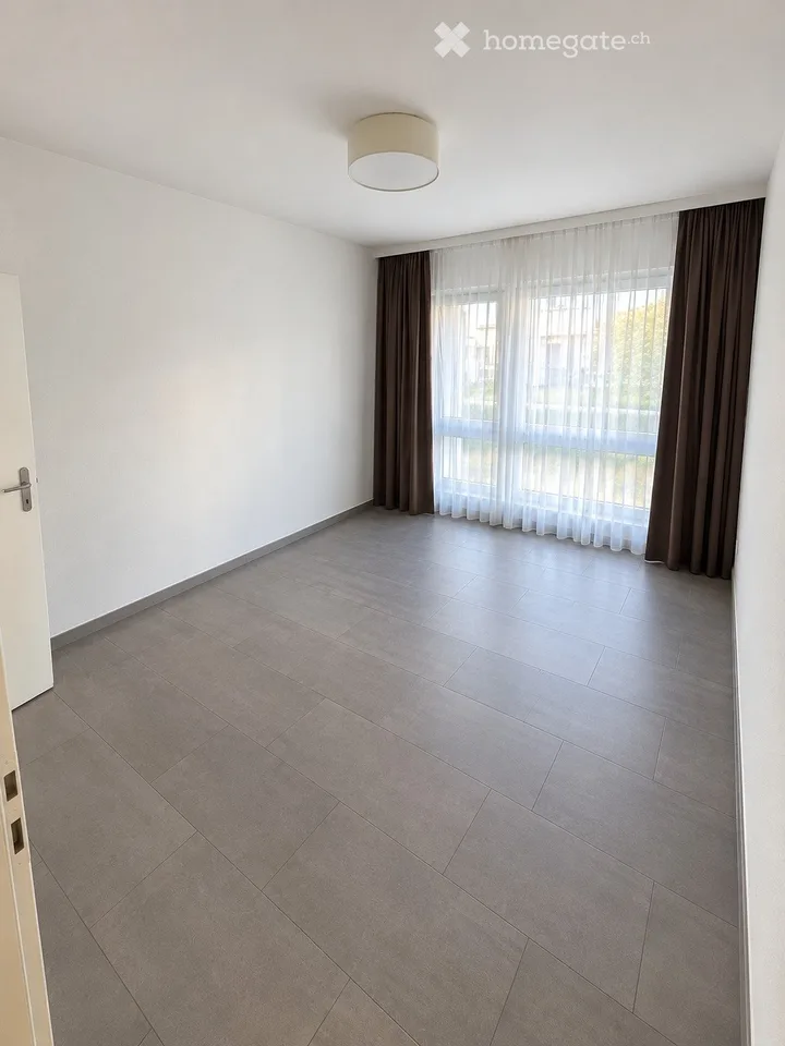 Appartamento attraente di 3.5 locali con terrazza, piscina coperta & garage a Gränichen