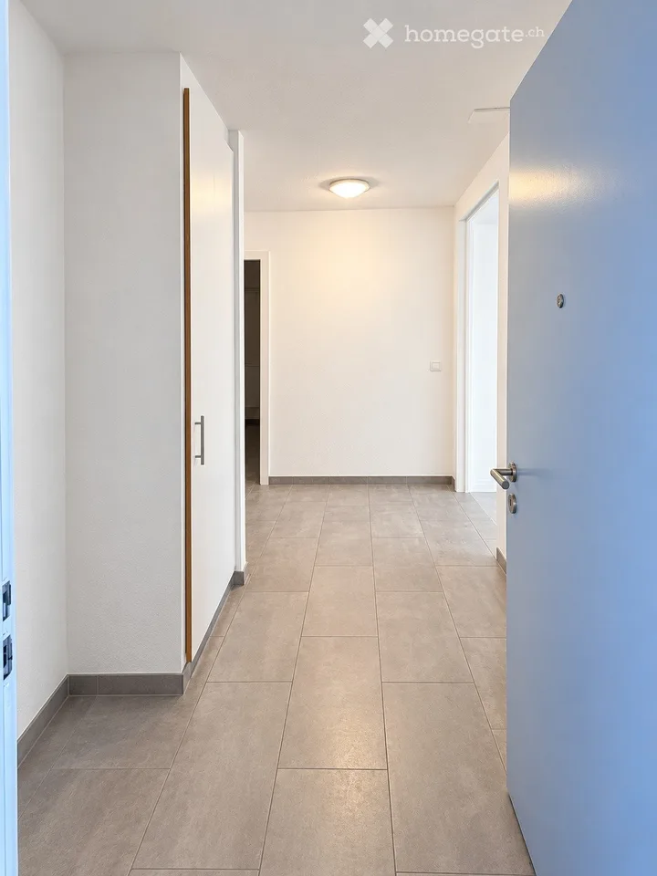 Appartamento attraente di 3.5 locali con terrazza, piscina coperta & garage a Gränichen