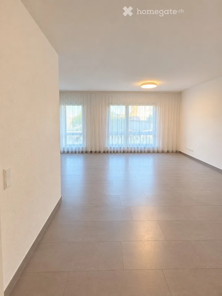 Appartamento attraente di 3.5 locali con terrazza, piscina coperta & garage a Gränichen
