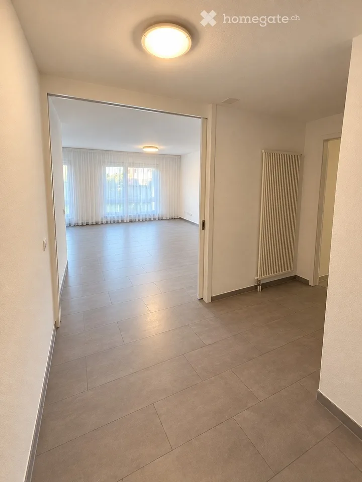 Appartamento attraente di 3.5 locali con terrazza, piscina coperta & garage a Gränichen