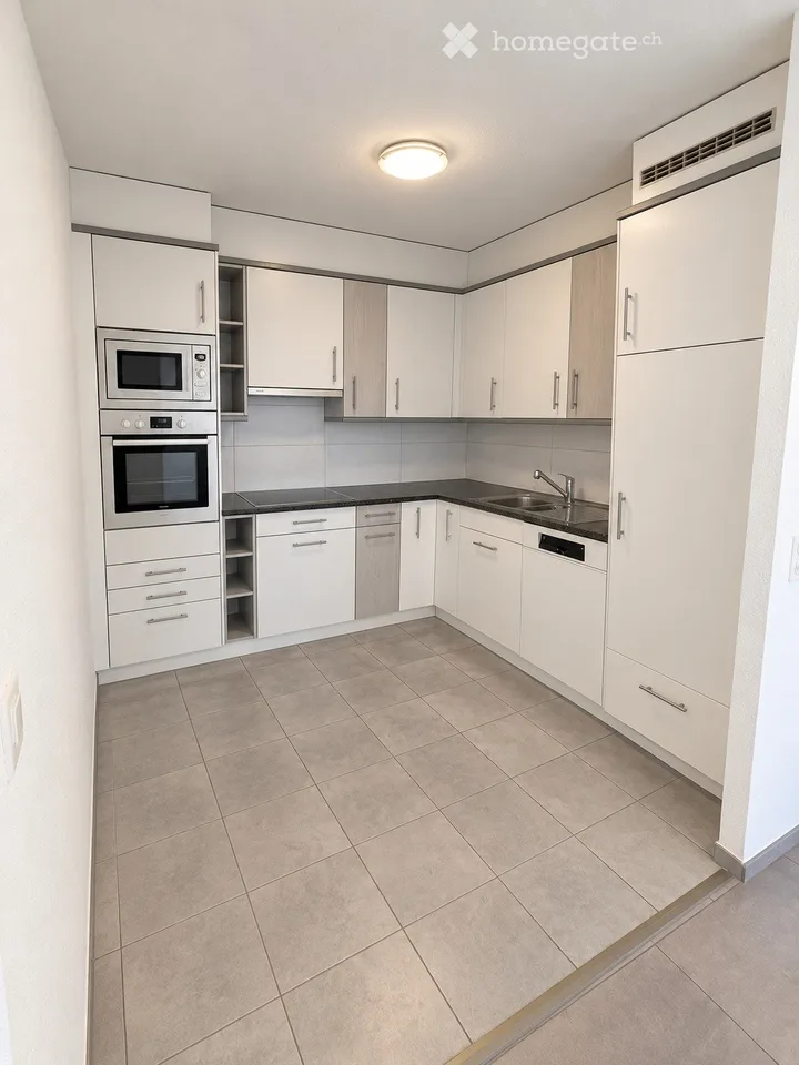Appartamento attraente di 3.5 locali con terrazza, piscina coperta & garage a Gränichen