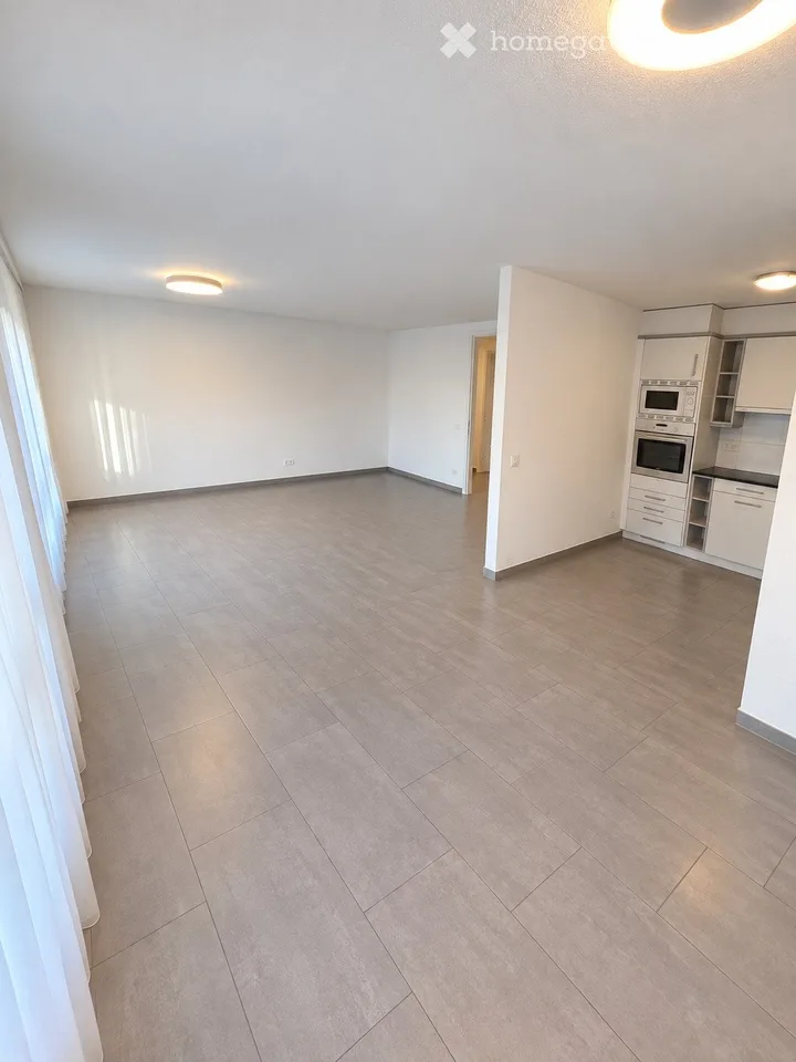 Appartamento attraente di 3.5 locali con terrazza, piscina coperta & garage a Gränichen