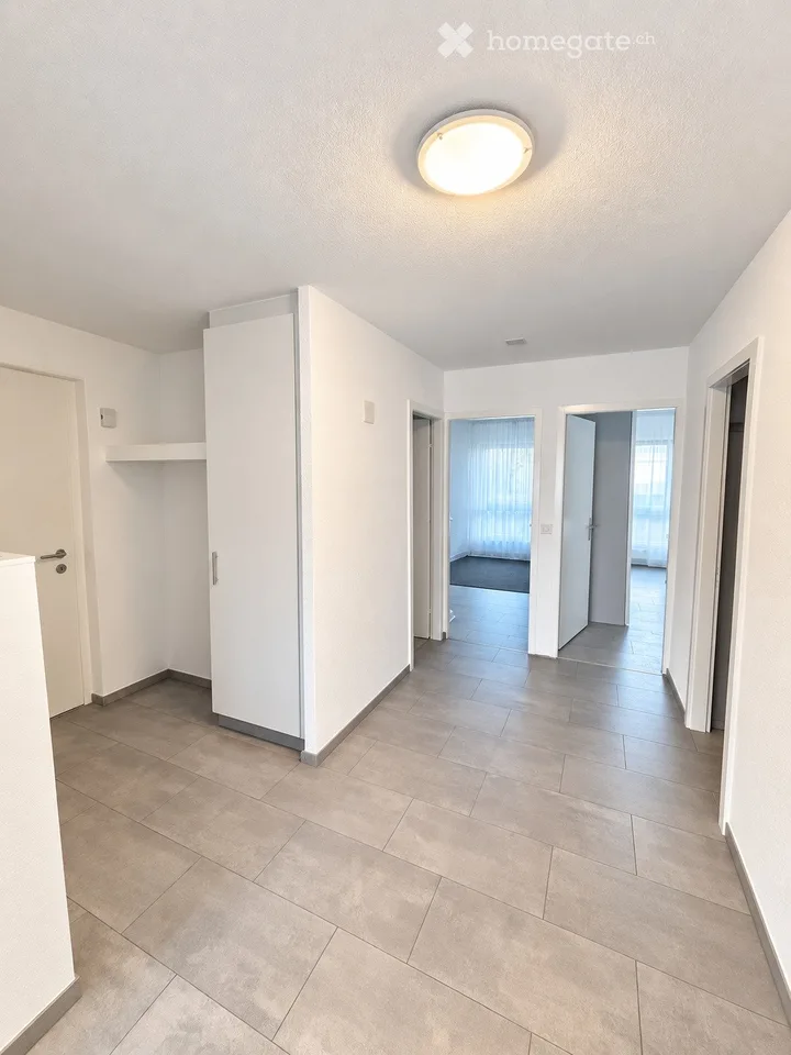 Appartamento attraente di 3.5 locali con terrazza, piscina coperta & garage a Gränichen